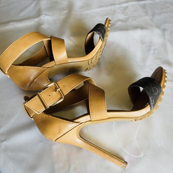 Women's Guess Brown signature  Strappy High Heel Sandals Size 5.5 - Picture 3 of 7